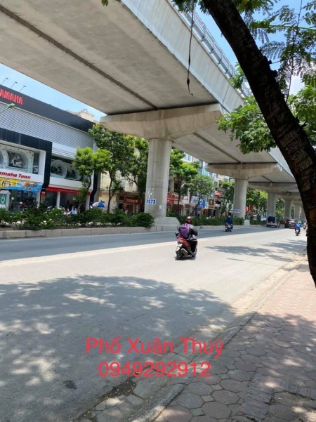 Bán nhà mặt phố Xuân Thủy, 65m2, mặt tiền 4.6m, nở hậu, giá bán chỉ 16.8 tỷ, sổ chính chủ