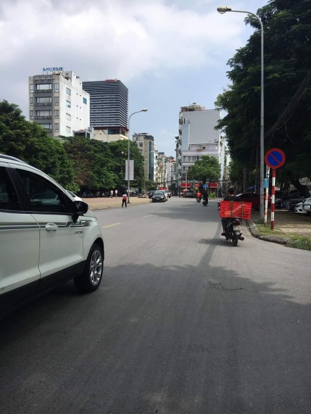 Bán nhà lô góc mặt hồ Xã Đàn quận Đống, viu đẹp, diện tích sử dụng 70m2 đúc kiên có 5 tầng