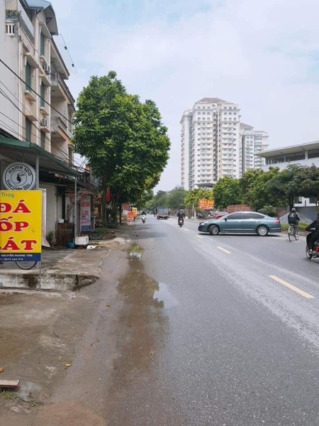 Bán nhà mặt phố Nguyễn Hoàng Tôn, Tây Hồ 139m2, Cấp 4, Giá 26 tỷ. Kinh Doanh