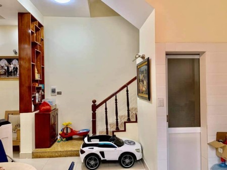 Bán gấp nhà ở Minh Khai Hoàng Mai, diện tích 55m2, 3 tầng , ngõ thông kinh doanh đẹp