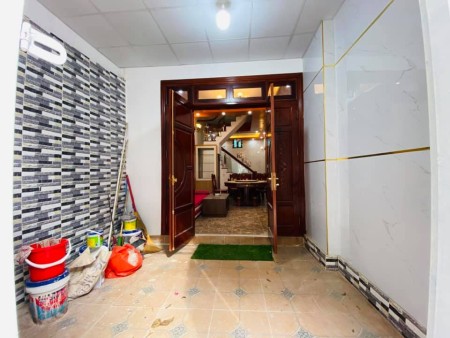 Nhà 3 bước chân ra phố Phùng Hưng. Ô tô tránh, nội thất hoàng gia. 40m2 MT 4m chỉ 5 tỷ
