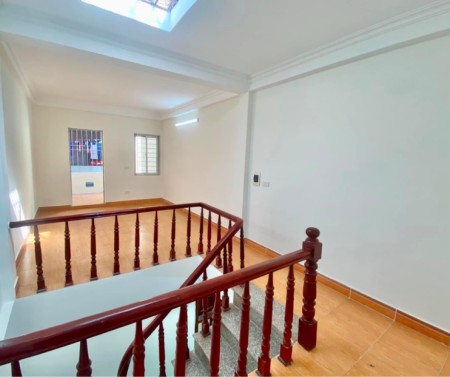 Bán nhà nguyên căn đẹp Lĩnh Nam, diện tích 30m2 4 tầng 3 ngủ giá 2 tỷ ngắn lh 0912134582