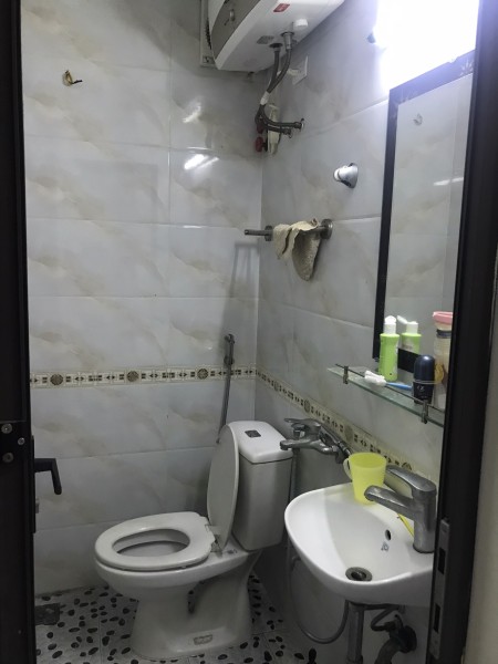 Bán nhà nguyên căn đẹp 4,5 tầng ở phố Trường Lâm ô tô đỗ cửa liên hệ 0977577999