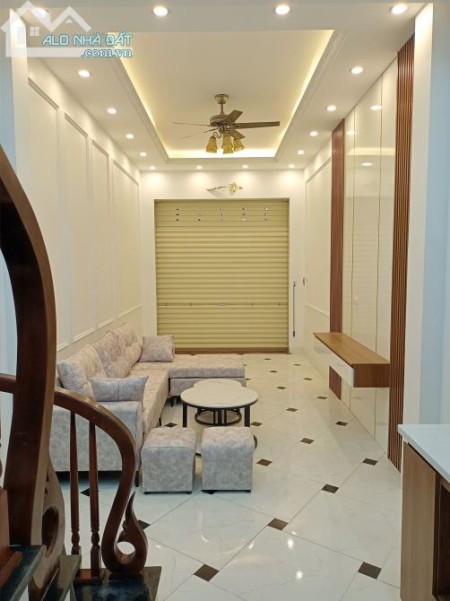 Bán nhà Phố Vọng, Nhà đẹp ở luôn, Ngõ rộng, Sổ vuông, 41m2 x 5 tầng, Giá chỉ 5 tỷ