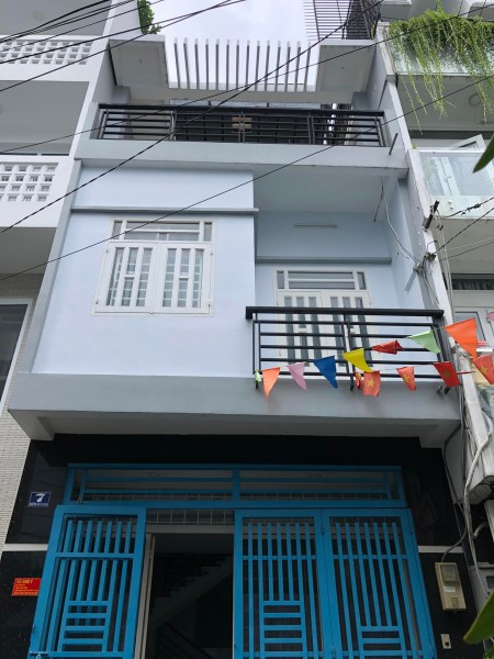 Bán gấp nhà hẻm xe hơi phường Phú Thuận, Quận 7, dtsd 45m2, 2 lầu, giá bán chỉ 3,3 tỷ