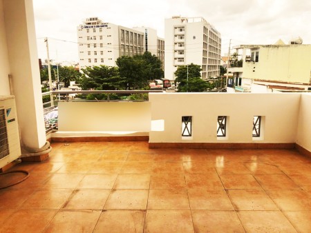 Bán nhà 2 lầu hẻm xe hơi ngay cạnh trường ĐH đường Trần Xuân Soạn, phường Tân Thuận Tây, Quận 7