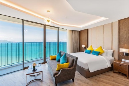 Bán khách sạn mặt tiền đường Hạ Long hướng tây nam view trực diện nhìn ra biển.