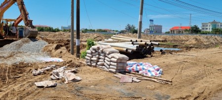 Bán gấp lô đất chinh chủ đổi diện quãng trường, đất thổ cư 100%, pháp lý đầy đủ, giá đầu tư