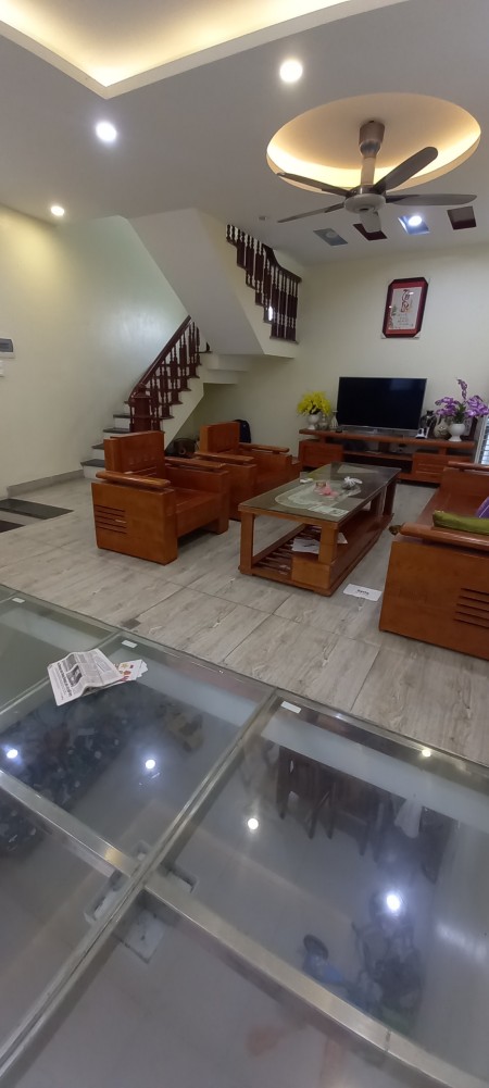 Bán nhà 5 tầng dân xây ngay cạnh Aeon Long Biên, diện tích 45m2x5 tầng giá bán 3,75 tỷ