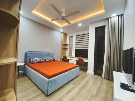 Bán nhà Linh Đàm, Hoàng Mai, dtsd 40m2, giá 3.3 tỷ, 4 tầng, mt 4m, lô góc, thoáng, tiện ích
