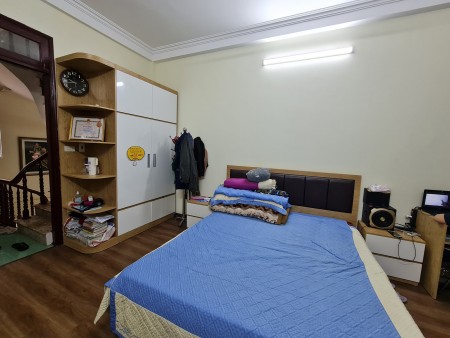 Trung tâm Quận Thanh Xuân gần 50m2, giá bán chỉ nhỉnh 4 tỷ, ô tô đỗ cửa, nội thất lung linh