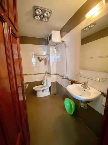 Bán nhà mặt phố Thái Hà ô tô vào nhà 62m2 Lô góc Kinh doanh tốt cực hiếm