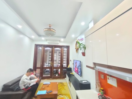 Chính chủ bán nhà đường chùa láng, diện tích sử dụng 35m2, 4 tầng, giá bán chỉ 2,8 tỷ