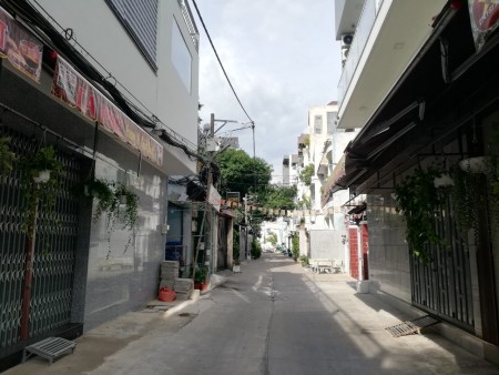 Nhà mới xây 3 tầng hẻm xe hơi đầu đường Nguyễn Súy giá bán chỉ 5,5 tỷ sổ chính chủ