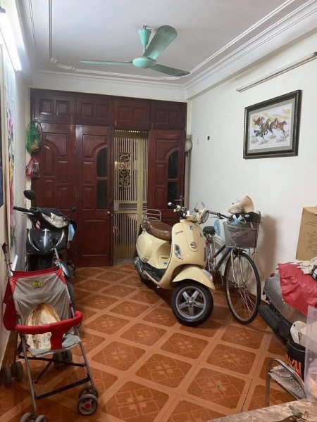 Bán nhà nguyên căn phố Bồ Đề Quận Long Biên ô tô đỗ cửa diện tích sử dụng 35m2, giá 3.3 tỷ