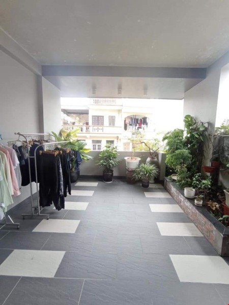 Cần bán gấp nhà diện tích 30m2, đường Hoàng Mai, ngõ thoáng để xe thoải mái, sổ sẵn