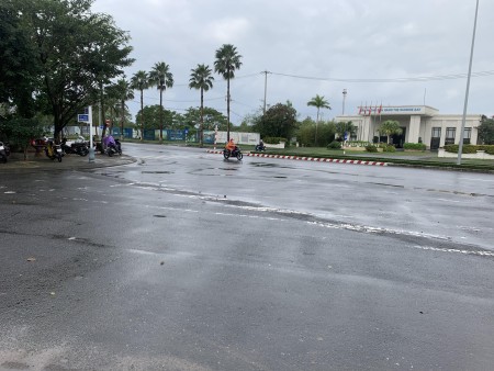 Cho thuê mặt bằng Nguyễn Tất Thành mặt tiền 15m cực đẹp, khu dân cư giá tốt thị trường