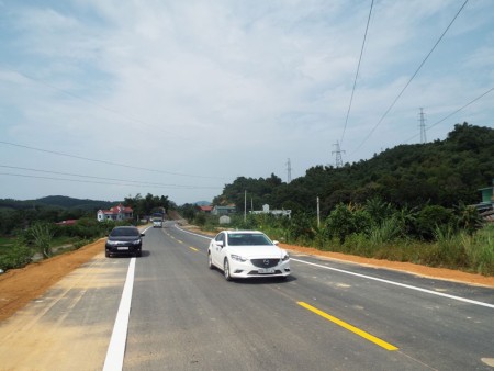 Siêu phẩm hiếm đất mặt đường cao tốc giá bán chỉ 4.x triệu/m2, khu dân cư đông đúc, lhcc