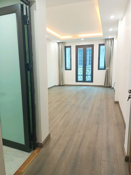 Cần bán nhà phố Lạc Trung, diện tích sử dụng 45m2, 5 tầng thang máy giá bán 7 tỷ.