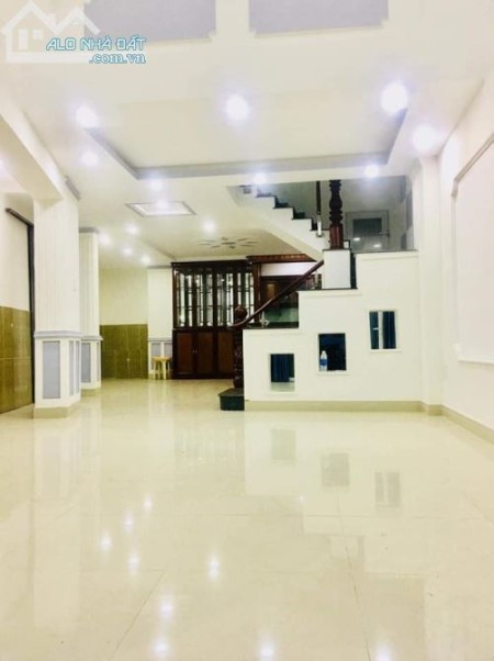 Bán nhà hẻm xe hơi đường Hoàng Hoa Thám, Phú Nhuận, 20m r mặt tiền 4 lầu, giá 6.9 tỷ, thương lượng