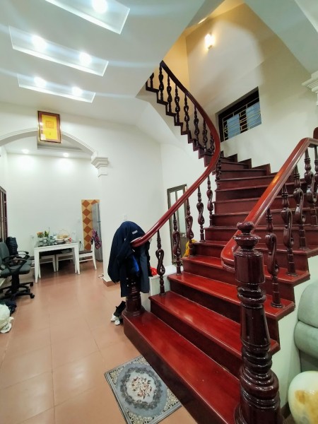 Bán nhà ngõ 40 phố Phan Đình Giót, Thanh Xuân, dt 50m2 nhà 3 tầng, mt 4m.