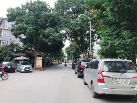 Bán nhà khu vực siêu lợi thế của phố Nguyễn Khánh Toàn đúc kiên cố 5 tầng, ngõ rộng