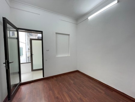 Bán nhà nguyên căn Đội Cấn lô góc gần phố vào ở ngay, dtsd 62m2 giá bán 6.7 tỷ, lh 0393558483