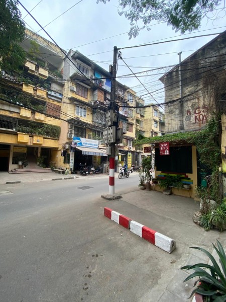 Bán nhà đường Bưởi Quận Ba Đình 4 tầng, lô góc ngõ rộng giá bán chỉ 2.4 tỷ, thương lượng