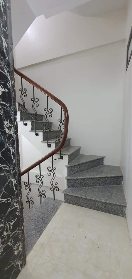 Cần bán nhà Dịch vọng hậu, Cầu Giấy diện tích sử dụng 38m2, đúc 7 tầng, giá bán 7.5 tỷ