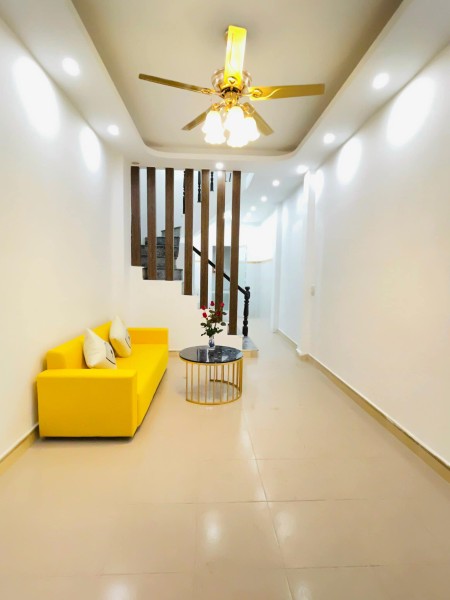 Cần bán gấp nhà phố Bùi Xương Trạch dt 30m2 4 tầng giá nhỉnh 3 tỷ, 70m ra đường ô tô, lh 0967973138