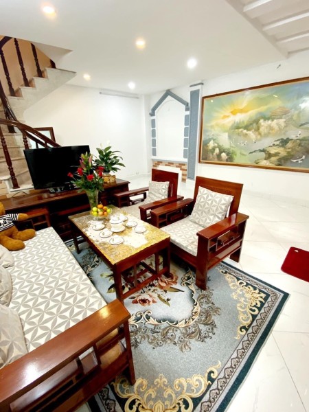 Cần bán nhà Tân Mai diện tích 30m2, 5 tầng đúc, giá 2.8 tỷ, siêu thoáng siêu gần ô tô