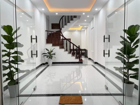 Bán gấp trước tết nhà ngõ VIP nhất Cầu Giấy, DT38m2x 7 tầng mặt tiền 3.5m, giá nhỉnh 5 tỷ.