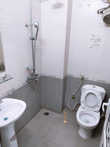 Bán nhà nguyên căn mặt phố Trần Quốc Vượng kinh doanh sầm uất, giá bán nhỉnh 3 tỷ