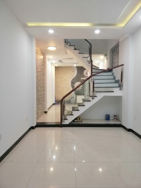 Bán nhà Lê Thánh Tôn Q1, diện tích sử dụng 4*16m, 2 tầng, cách chợ Bến Thành 30m