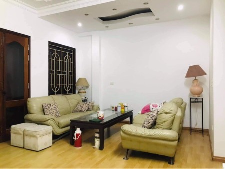 Bán nhà Trần Quốc Vượng 25m giá 2,7 tỷ ba bước ra mặt phố, khu dân cư đông đúc, lhcc