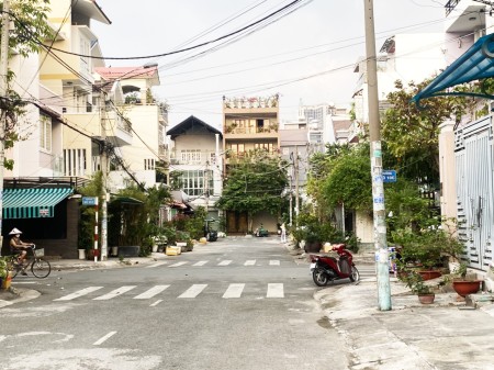 Bán nhà cấp 4 mặt tiền đường số 47 phường Tân Quy, Quận 7 sổ hồng riêng, giá tốt