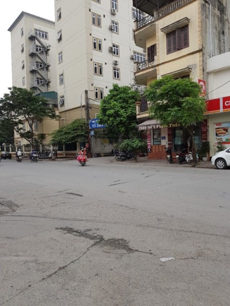 Bán nhà mặt ngõ Trần Quốc Hoàn ngay gần cổng đại học Ngoại Ngữ đúc 4 tầng kiên cố, lhcc