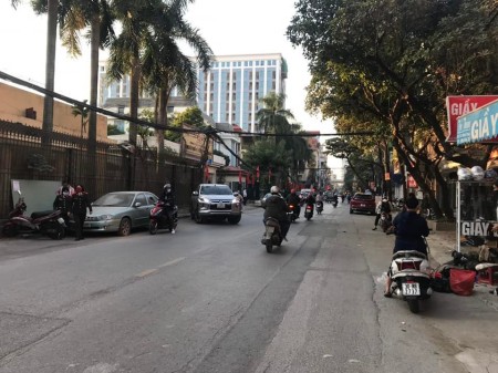Bán nhà mặt phố Chiến Thắng - Kinh doanh đỉnh, diện tích 30m2, 4 tầng đúc giá nhỉnh 5 tỷ