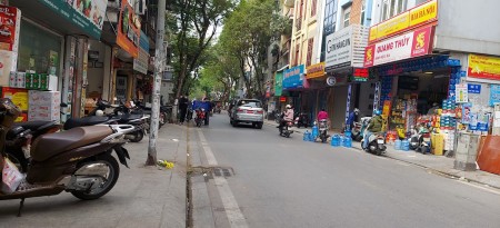 Bán nhà mặt phố Đội Cấn, xây tòa VP, diện tích sử dụng 160m2, mặt tiền 5m, giá bán 45 tỷ