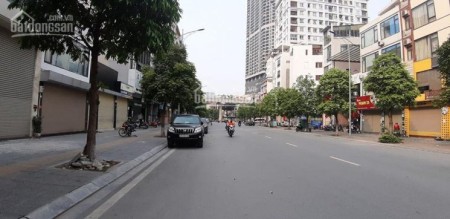 Cần bán nhà siêu thoáng phố Khúc Thừa Dụ (cách Công viên Cầu GIấy 200m) giá 5.85 tỷ