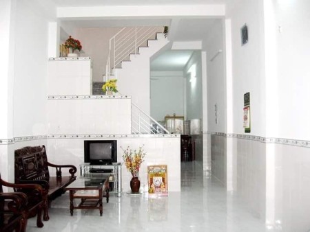 Nhà Tân Phú 2 tầng diện dt 128m² kèm nội thất bàn giao vào ở được ngay, pháp lý chuẩn