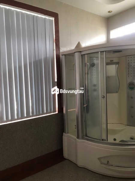 Bán biệt thự 1 trệt, 1 lầu có hồ bơi, hẻm ô tô Trần Hưng Đạo, dtsd 360m2, giá tốt đầu tư
