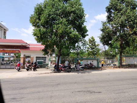 Bán lỗ dt 423m2 giá bán 1tỷ150 1 sổ đất mặt tiền thông quốc lộ 13 sau ủy ban Thới Hòa ngay Vsip