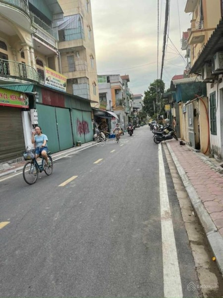 Cần bán nhà nguyên căn rộng 75m2 sầm uất tại Cửu Việt 2 TT Trâu Qùy Gia Lâm lhcc