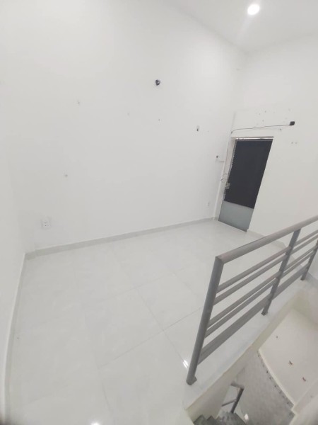 Nhà Đoàn Văn Bơ ngay mặt tiền tiện ích xung quanh đầy đủ, giá bán chỉ 1.15 tỷ thương lượng