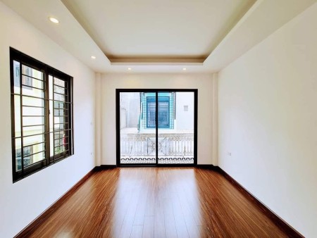 Bán nhà gần Phố Hồng Mai diện tích sử dụng 48m2 kinh doanh ác liệt, giá 8,7 tỷ lh 0902601194