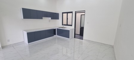 Bán căn nhà 79m2 bên chợ Bình Chánh, Sổ hồng riêng ngân hàng hỗ trợ vay, giá tốt
