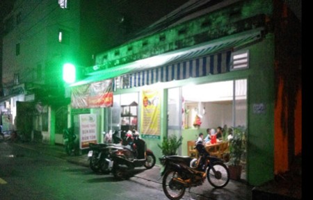 Phòng trọ riêng biệt sạch đẹp, có 1 gác lửng, phòng vệ sinh, bếp riêng biệt. Phòng có 2 mặt