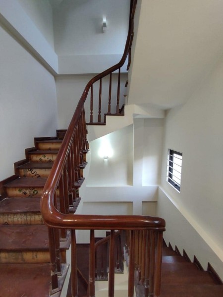 Nhà Trần Bình Cầu Giấy, giá 5.4 tỷ, nhà mới đẹp, chủ xây rất cẩn thận, 16m ra ô tô, dt 41m2, 5 tầng