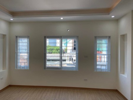 Nhà nguyên căn mới đón tết tiện ích đầy đủ, sô nở hậu vuông đẹp, khu dân trí cao, 5 tầng đúc